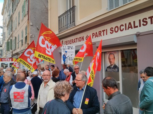 Rassemblement des retraités CGT devant le siège du PS des Alpes Maritimes