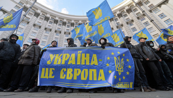 Les nationalistes de Svoboda encadrent et dirigent le mouvement pro-UE