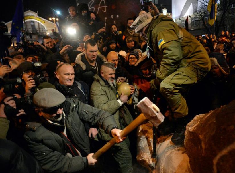 Ukraine : "Le monument de Lénine à Kiev sera restauré !" (LKSMU)