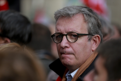 Pierre Laurent dit-il vrai sur la longue "solitude" de Mandela ?