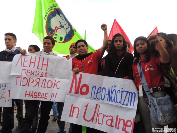 Les jeunes du monde entier condamnent le néo-fascisme en Ukraine (LKSMU)