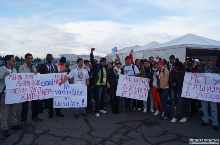 Les jeunes du monde entier condamnent le néo-fascisme en Ukraine (LKSMU)