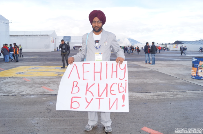 Les jeunes du monde entier condamnent le néo-fascisme en Ukraine (LKSMU) Les jeunes du monde entier condamnent le néo-fascisme en Ukraine (LKSMU)