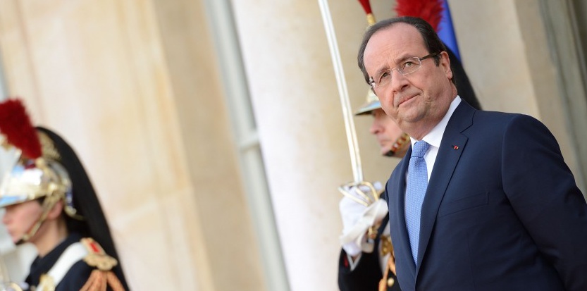 Hollande préconise l'usage des "décrets" et "ordonnances"
