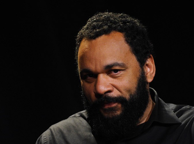 Dieudonné: « Pour un combat anti-raciste efficace, déjouons tous les pièges » (Pierre Laurent – Fabienne Haloui) Dieudonné: « Pour un combat anti-raciste efficace, déjouons tous les pièges » (Pierre Laurent – Fabienne Haloui)