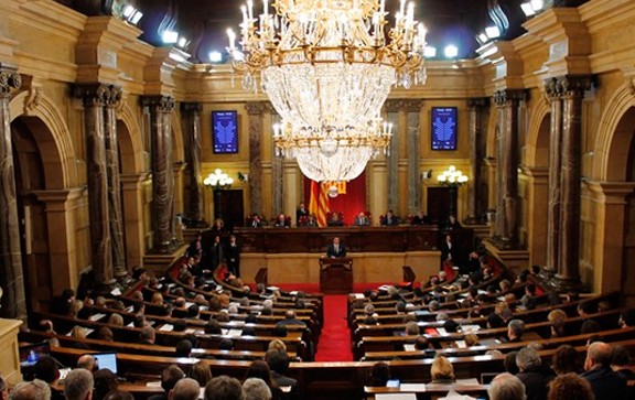Le Parlement catalan demande la tenue d'un référendum de souveraineté