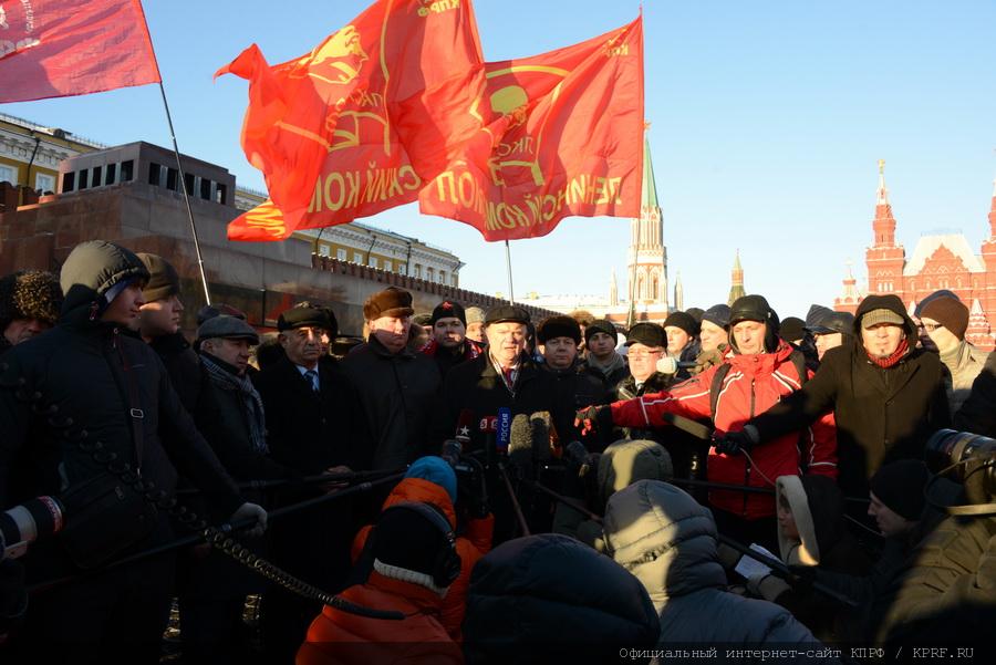 "Lénine restera à jamais dans les cœurs et dans l’esprit de tous hommes" (Ziouganov) "Lénine restera à jamais dans les cœurs et dans l’esprit de tous hommes" (Ziouganov)