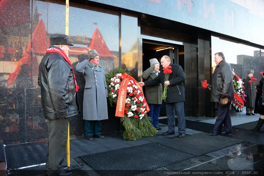"Lénine restera à jamais dans les cœurs et dans l’esprit de tous hommes" (Ziouganov) "Lénine restera à jamais dans les cœurs et dans l’esprit de tous hommes" (Ziouganov)
