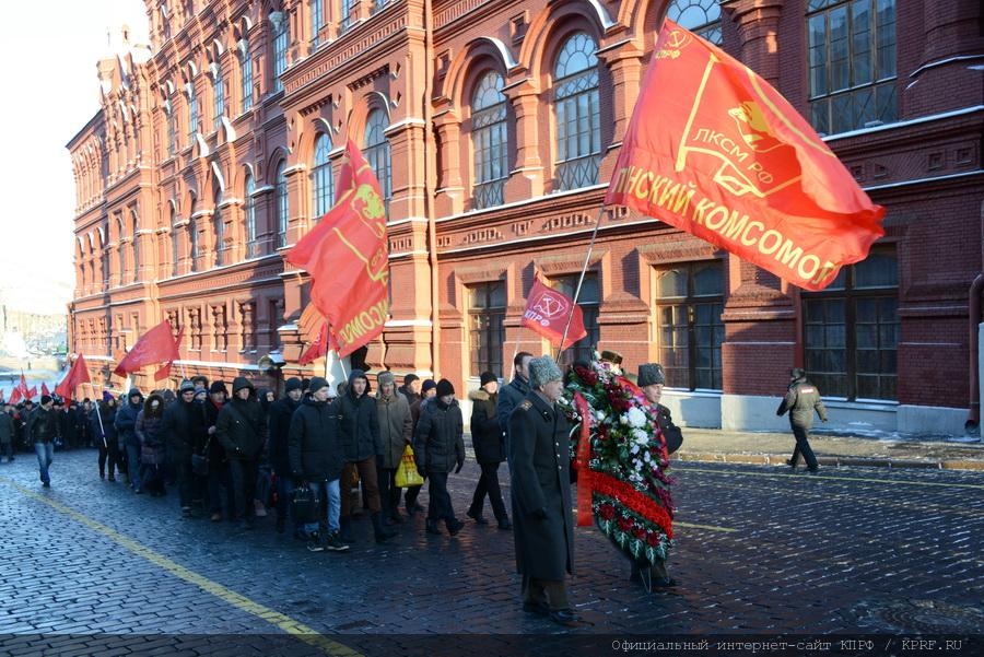 "Lénine restera à jamais dans les cœurs et dans l’esprit de tous hommes" (Ziouganov) "Lénine restera à jamais dans les cœurs et dans l’esprit de tous hommes" (Ziouganov)