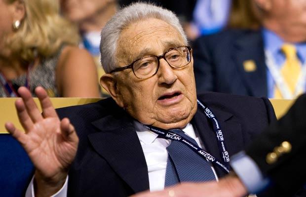 Henry Kissinger: "les émeutes en Russie étaient une répétition pour l'Ukraine" Henry Kissinger: "les émeutes en Russie étaient une répétition pour l'Ukraine"