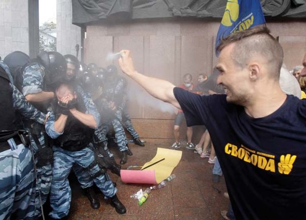 Ukraine : Le Parti communiste (KPU) demande l'interdiction des organisations fascistes et néonazis