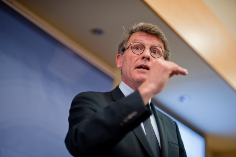 Vincent Peillon a bien envisagé le gel de l'avancement des fonctionnaires