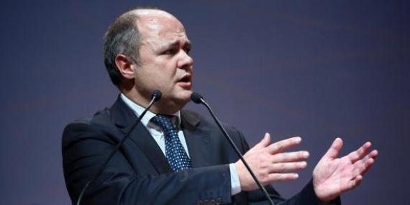 Bruno Le Roux (PS) caresse les patrons dans le sens du poil Bruno Le Roux (PS) caresse les patrons dans le sens du poil