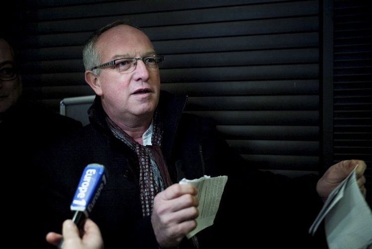 La CGT déchire le projet du MEDEF sur l’assurance chômage La CGT déchire le projet du MEDEF sur l’assurance chômage