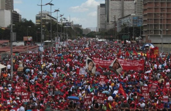 Caracas, le 15 février 2014. Mobilisation pacifique de la jeunesse contre la violence de l’extrême-droite. Image invisible dans les grands médias. Caracas, le 15 février 2014. Mobilisation pacifique de la jeunesse contre la violence de l’extrême-droite. Image invisible dans les grands médias.