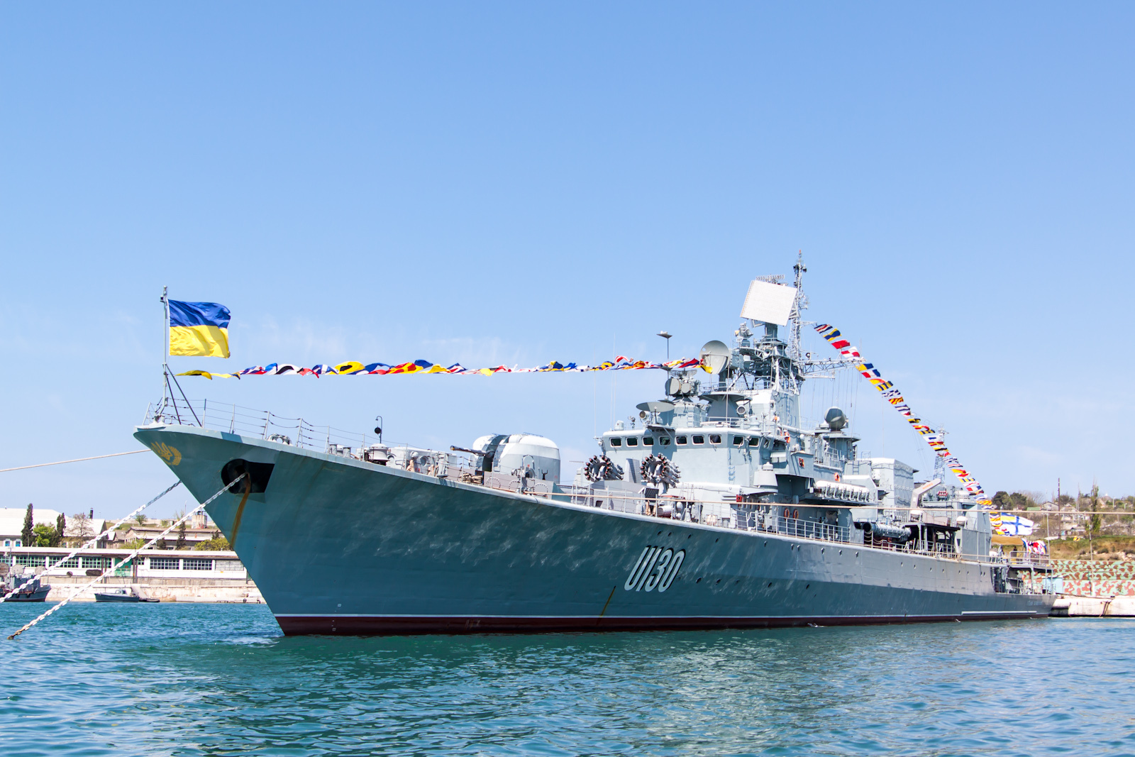 Mutinerie du navire amiral de la flotte ukrainienne et désertion de militaires en Crimée