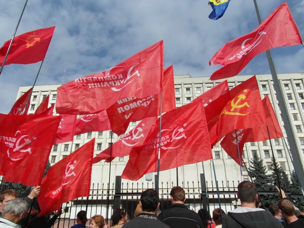 Ukraine : A Lugansk les communistes annoncent avoir reçu 1000 adhésions depuis le coup d'état de EuroMaïdan