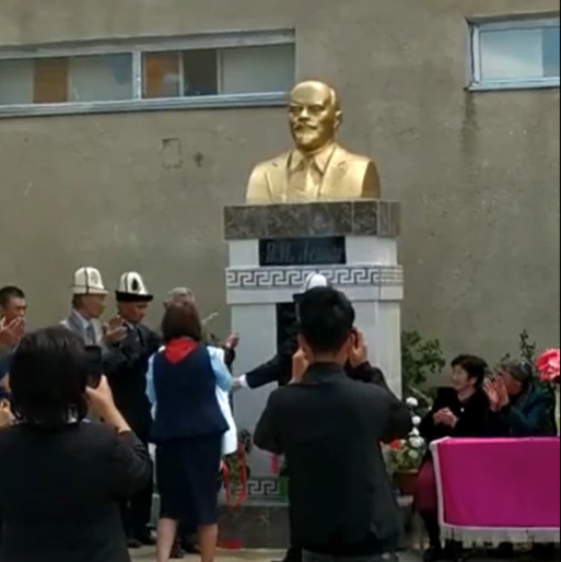 Lénine fait son retour à l'école