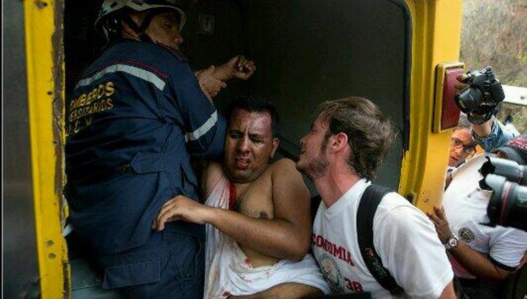 William Muñoz, étudiant bolivarien torturé par l'opposition fasciste au Venezuela