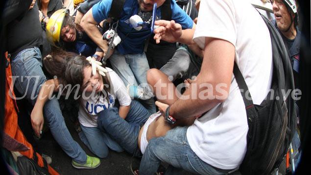 William Muñoz, étudiant bolivarien torturé par l'opposition fasciste au Venezuela