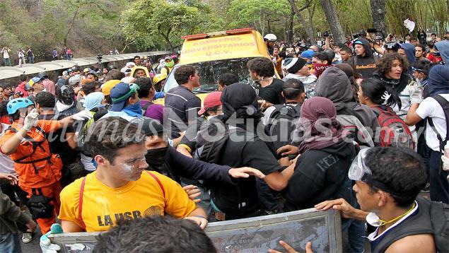 William Muñoz, étudiant bolivarien torturé par l'opposition fasciste au Venezuela William Muñoz, étudiant bolivarien torturé par l'opposition fasciste au Venezuela