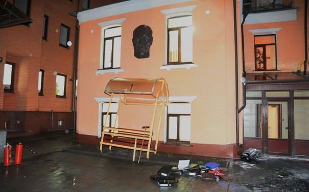 Ukraine : Le siège du KPU pillé et incendié par les néonazis Ukraine : Le siège du KPU pillé et incendié par les néonazis