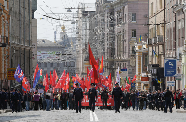 1er Mai en Ukraine : Le KPU défie la junte fasciste et défile massivement dans le pays