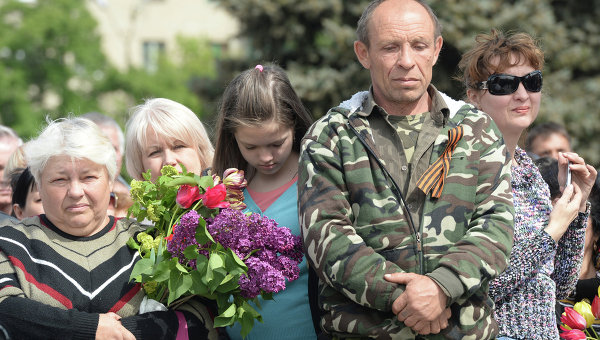 Dans Slaviansk assiégée, des miliers de personnes célèbrent la Victoire contre le nazisme Dans Slaviansk assiégée, des miliers de personnes célèbrent la Victoire contre le nazisme