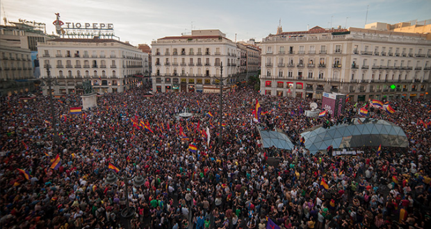 Des milliers d'espagnols sont descendus dans les rues pour exiger la Troisième République