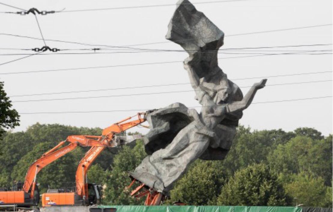 La gauche lettone dénonce la démolition du monument soviétique à Riga