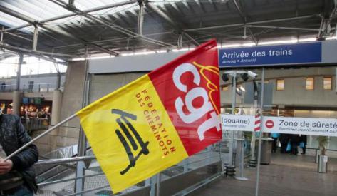 Les cheminots très mobilisés reconduisent la grève
