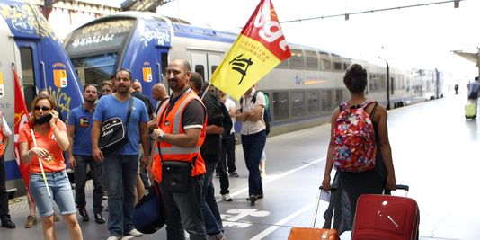 Le gouvernement PS répond aux revendications des cheminots par la matraque !