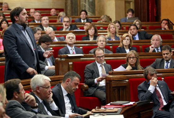 Le Parlement catalan exige un référendum sur la monarchie ou la République Le Parlement catalan exige un référendum sur la monarchie ou la République