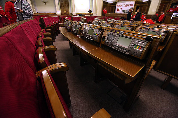 Ukraine : Sans surprise la Verkhovna Rada vient de voter l'interdiction du Parti communiste d'Ukraine Ukraine : Sans surprise la Verkhovna Rada vient de voter l'interdiction du Parti communiste d'Ukraine