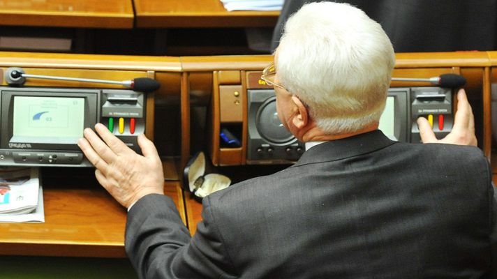 Ukraine : Voilà comment ils ont éliminé les communistes du Parlement (vidéo)