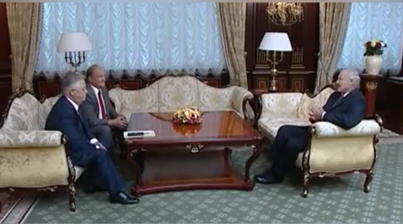 Rencontre entre Petro Simonenko (KPU), Guennadi Ziouganov (KPRF) et le Président du Belarus, Alexandre Loukachenko Rencontre entre Petro Simonenko (KPU), Guennadi Ziouganov (KPRF) et le Président du Belarus, Alexandre Loukachenko
