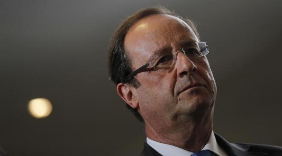 Hollande parle depuis un radeau coulé au milieu d'un océan d'austérité