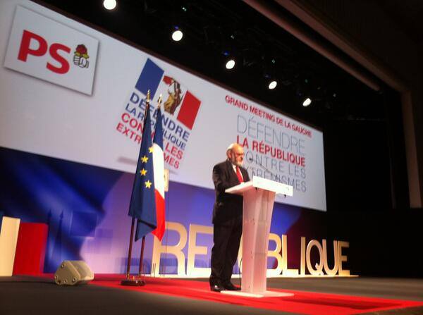 "Les partis vont mourir" clame Robert Hue, lui est déjà mort "Les partis vont mourir" clame Robert Hue, lui est déjà mort