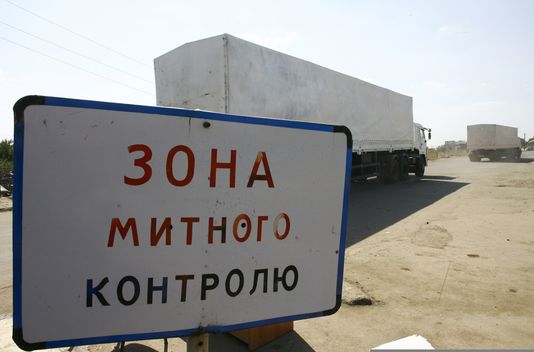 Ukraine : le convoi humanitaire russe entre sans l'aval de Kiev