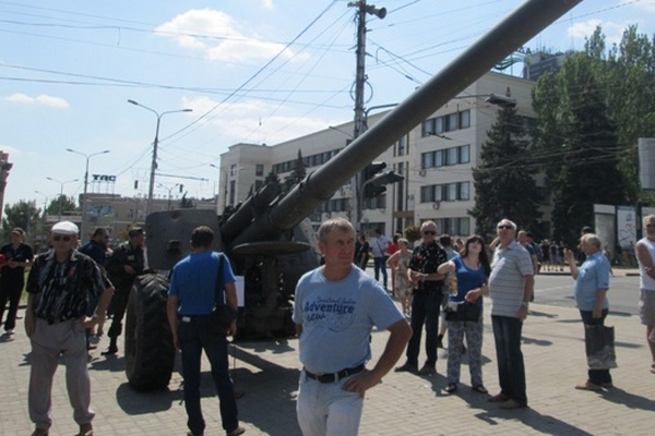 Le Donbass humilie Kiev en faisant défiler ses prisonniers de guerre Le Donbass humilie Kiev en faisant défiler ses prisonniers de guerre