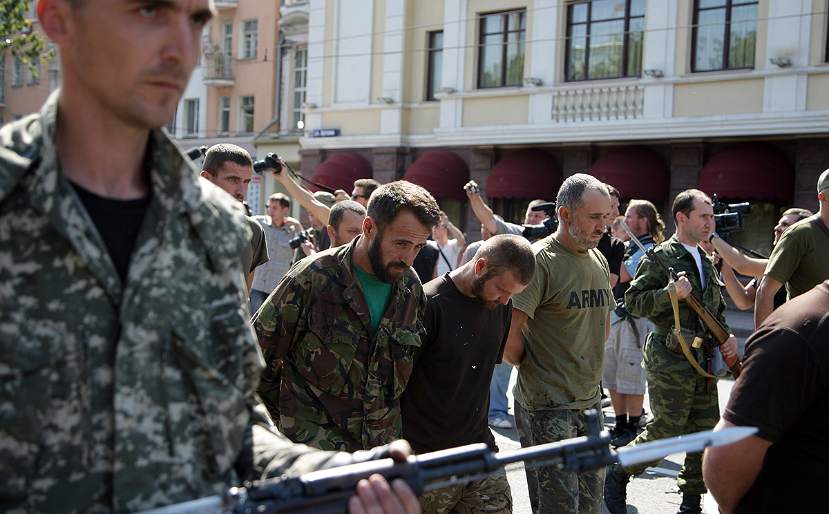 Les prisonniers de la Garde nationale ukrainienne à Donetsk