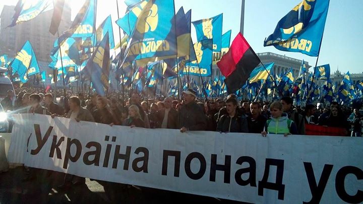 Pendant que les nazis défilent à Kiev, le gouverneur de Poltava décide la destruction de près de 120 statues de Lénine dans l'oblast Pendant que les nazis défilent à Kiev, le gouverneur de Poltava décide la destruction de près de 120 statues de Lénine dans l'oblast