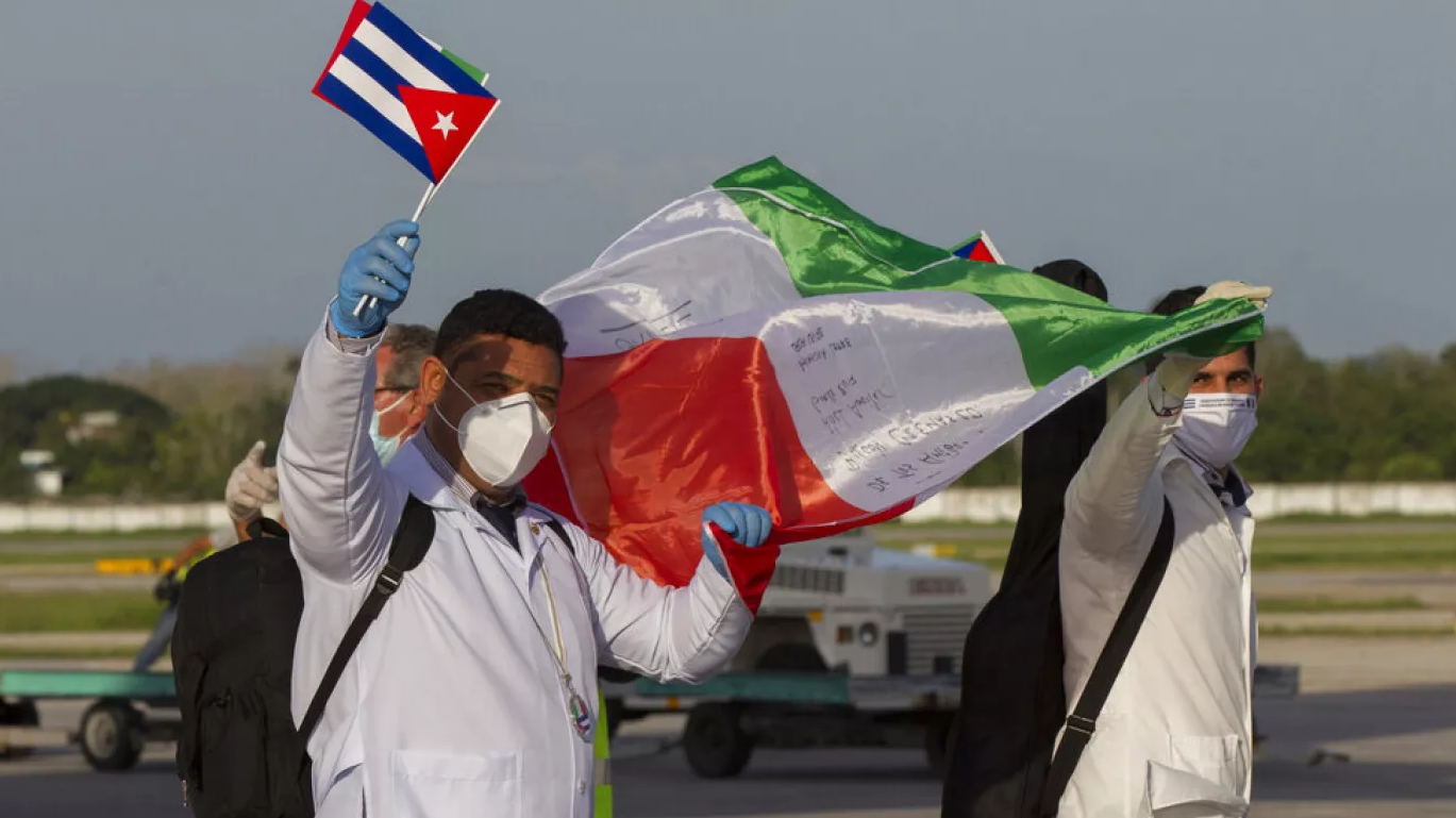 Les médecins cubains viennent au secours des hôpitaux italiens