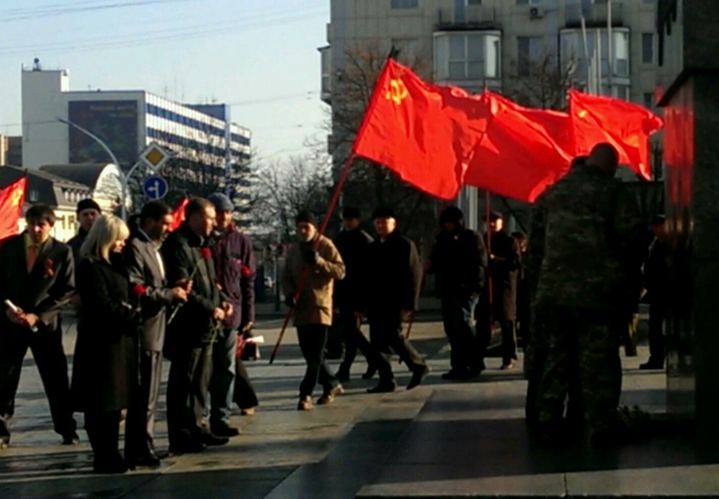 Les communistes de Lugansk (LNR) saluent la Grande Révolution socialiste d'Octobre