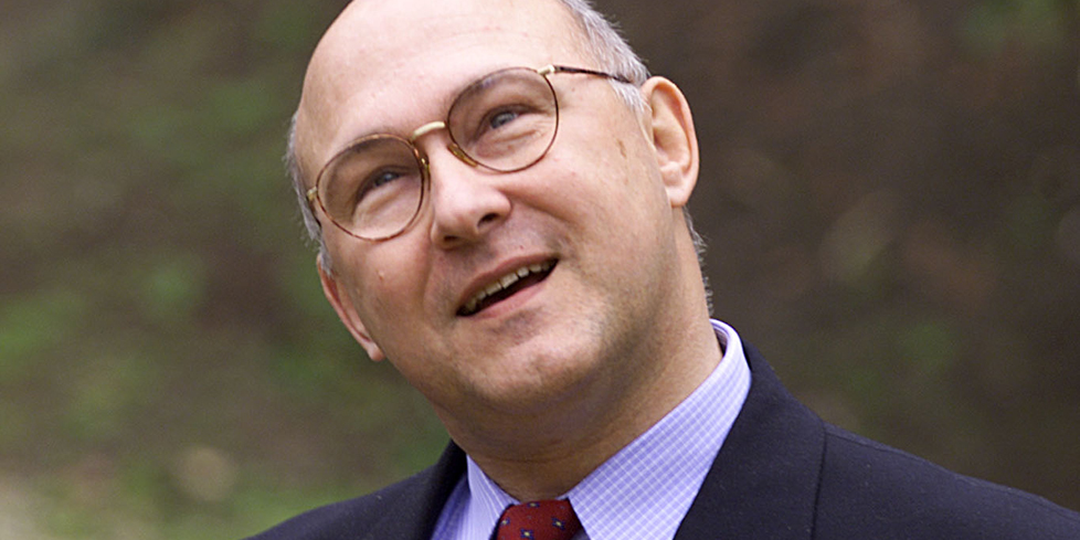 Michel Sapin, l'ami entier des banques françaises et européennes (PCF) Michel Sapin, l'ami entier des banques françaises et européennes (PCF)