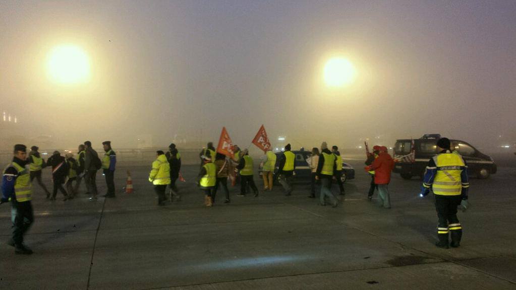 Les communistes en campagne pour la nationalisation des autoroutes Les communistes en campagne pour la nationalisation des autoroutes
