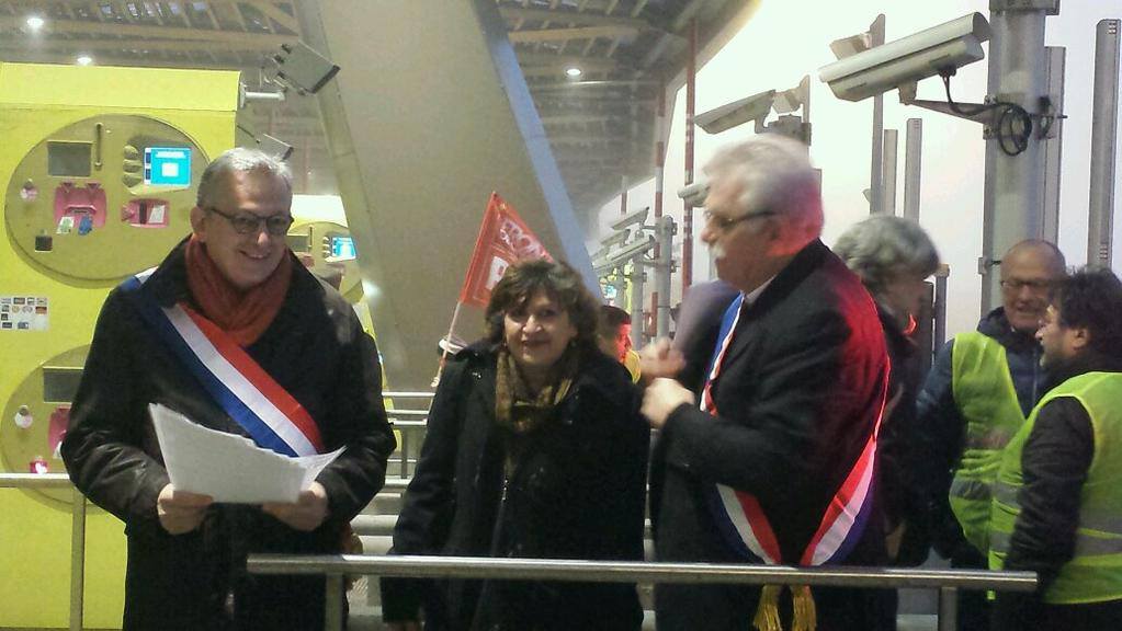 Les communistes en campagne pour la nationalisation des autoroutes Les communistes en campagne pour la nationalisation des autoroutes