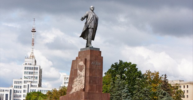 La cour de Kharkov invalide la destruction du monument à Lénine