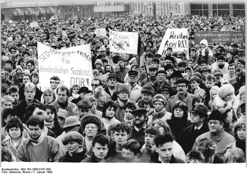 Il y a 25 ans disparaissait le Parti Socialiste Unifié d'Allemagne (SED)