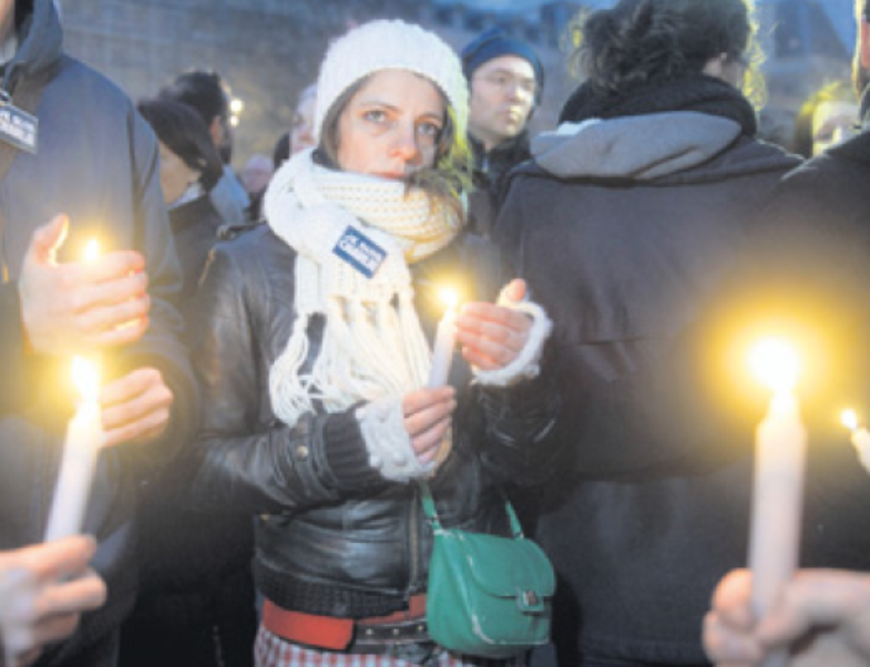 Pour Charlie Hebdo : La réponse immédiate de la rue, comme une évidence Pour Charlie Hebdo : La réponse immédiate de la rue, comme une évidence